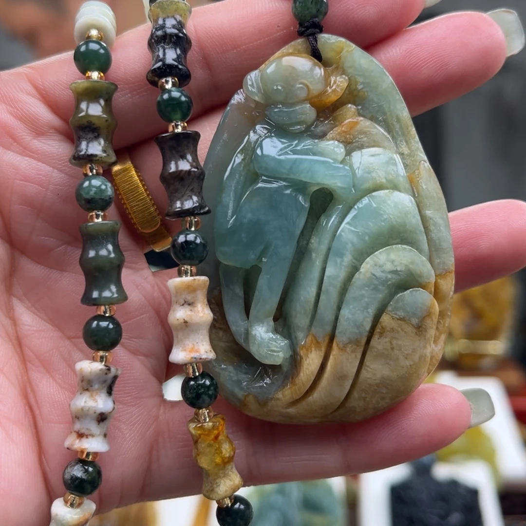 蛇纹石玉未镶嵌颈饰挂件