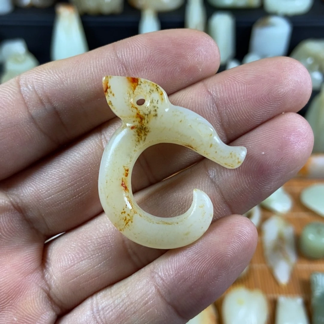 颈饰未镶嵌和田玉知**乐