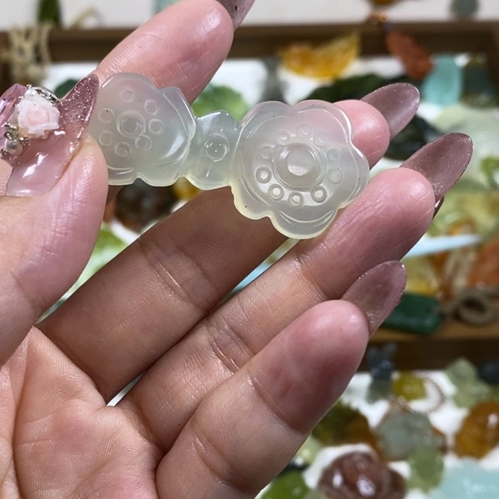 未镶嵌蛇纹石玉吊坠