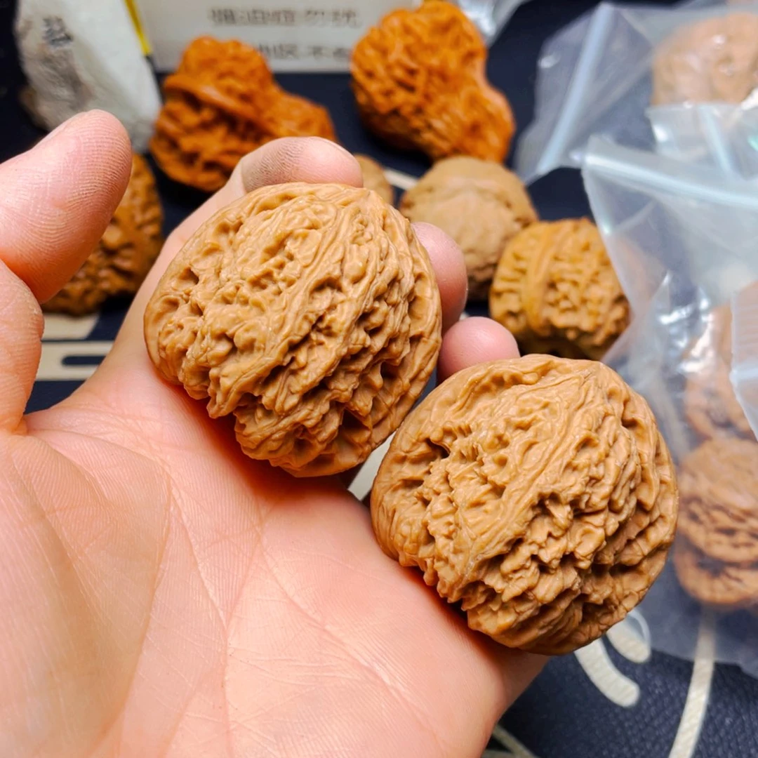 文玩核桃把件南疆石