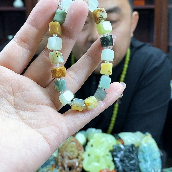 蛇纹石玉吊坠未镶嵌