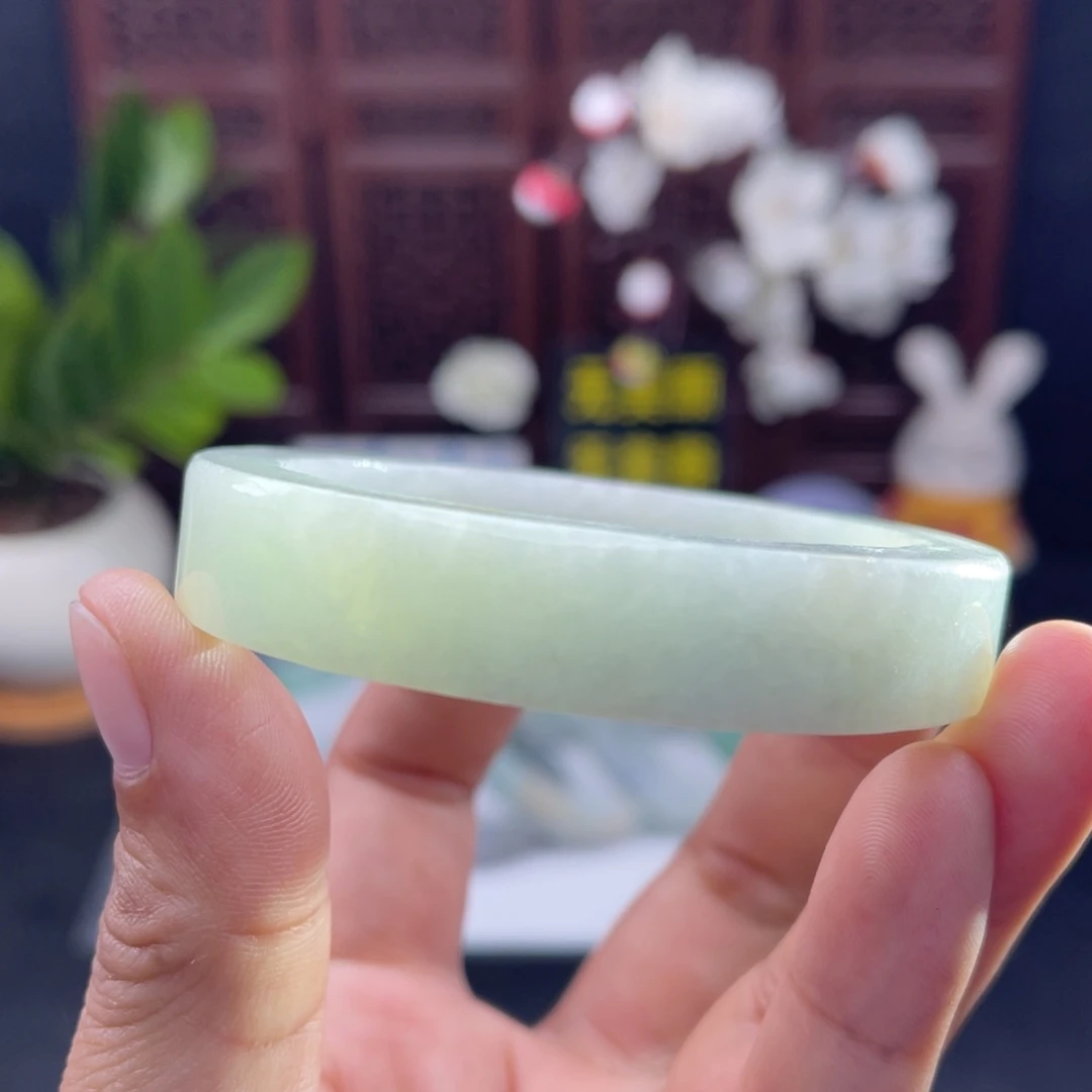 定制翡翠未镶嵌55正圈淡果绿