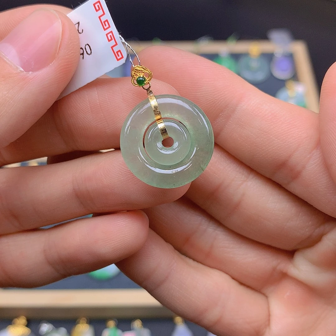 翡翠颈饰18K金镶嵌翡翠