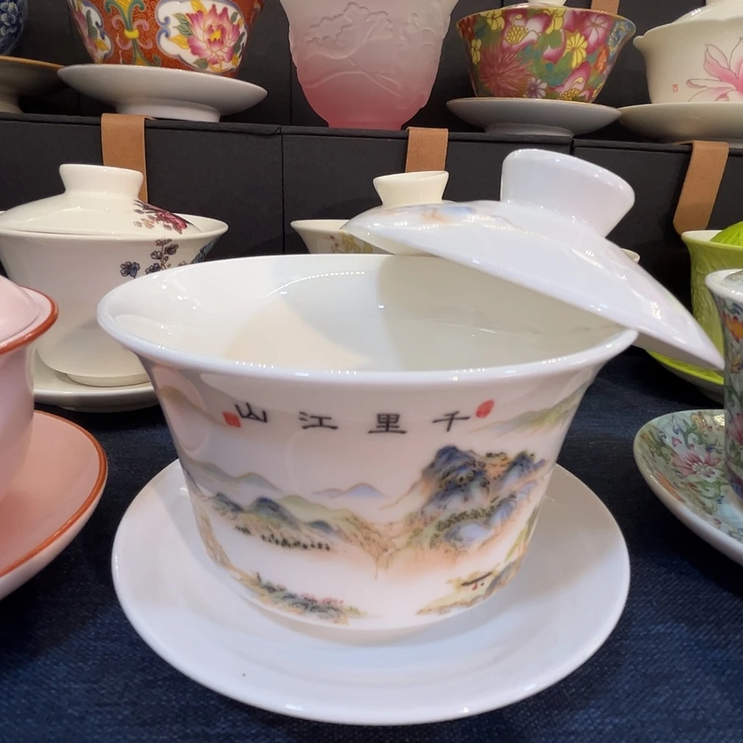 这些盖碗很漂亮！！！