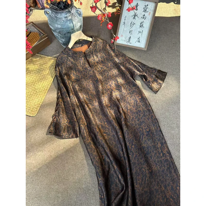秋季新款国风牡丹刻花油皮连衣裙
