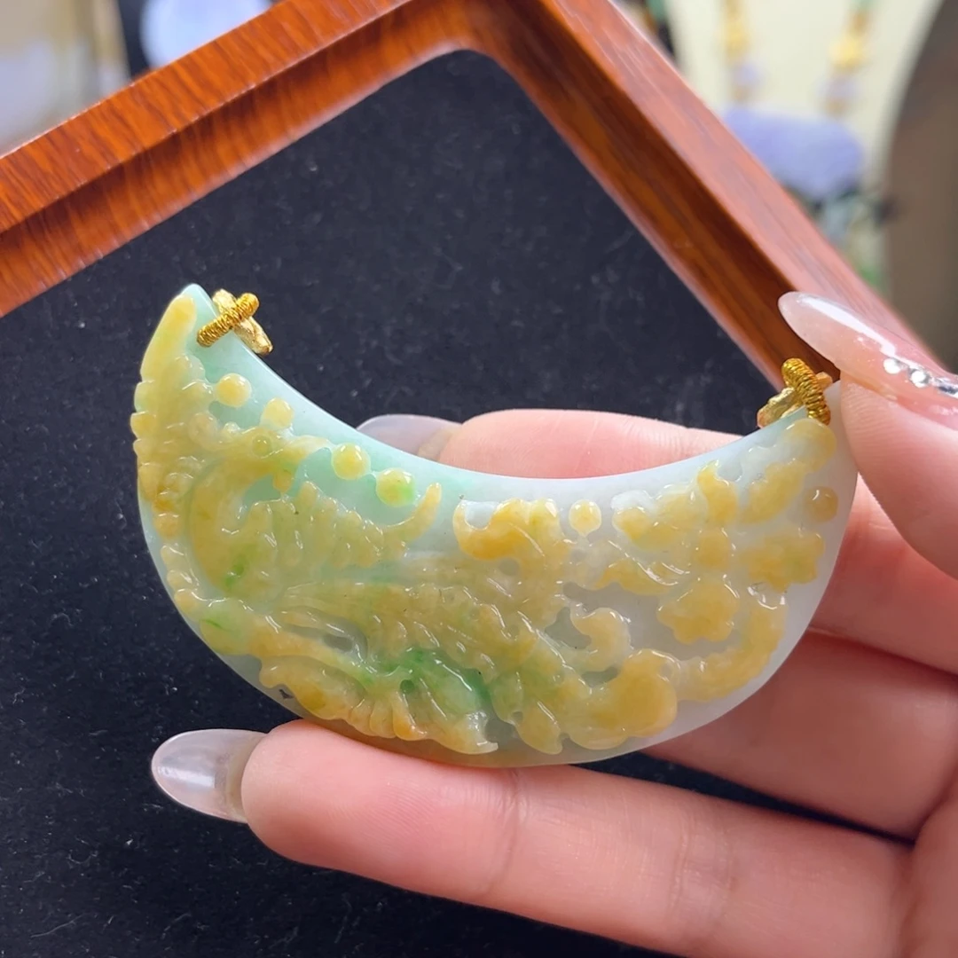 翡翠未镶嵌颈饰凤凰牡丹
