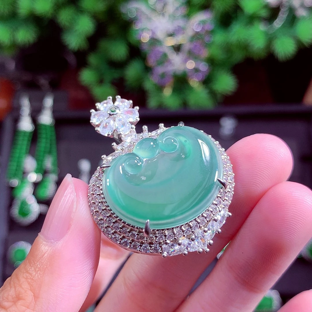 颈饰未镶嵌翡翠天然