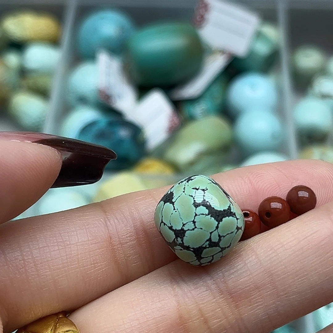 麋****南红玛瑙未镶嵌珠宝奇石