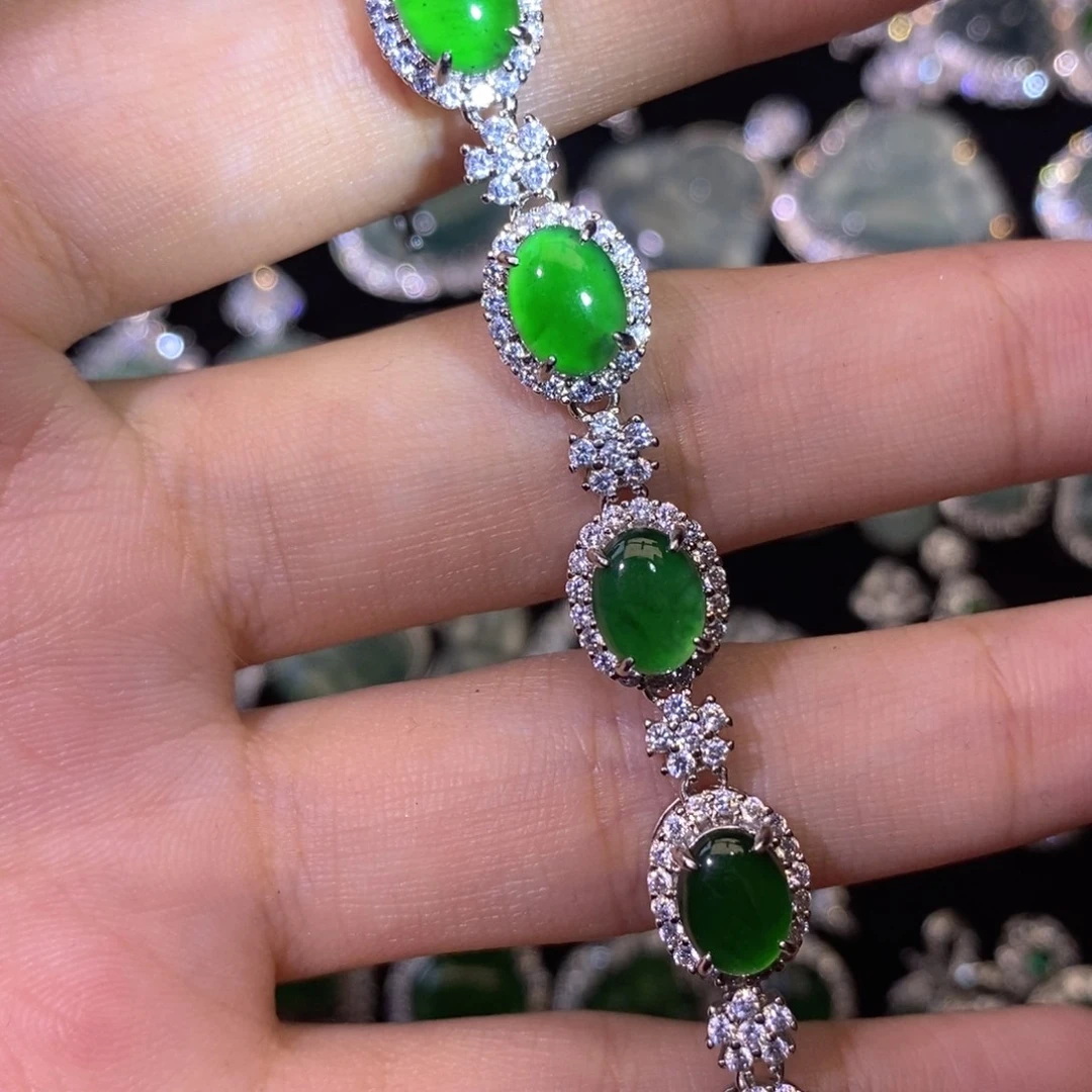 前***锦翡翠未镶嵌颈饰分两单