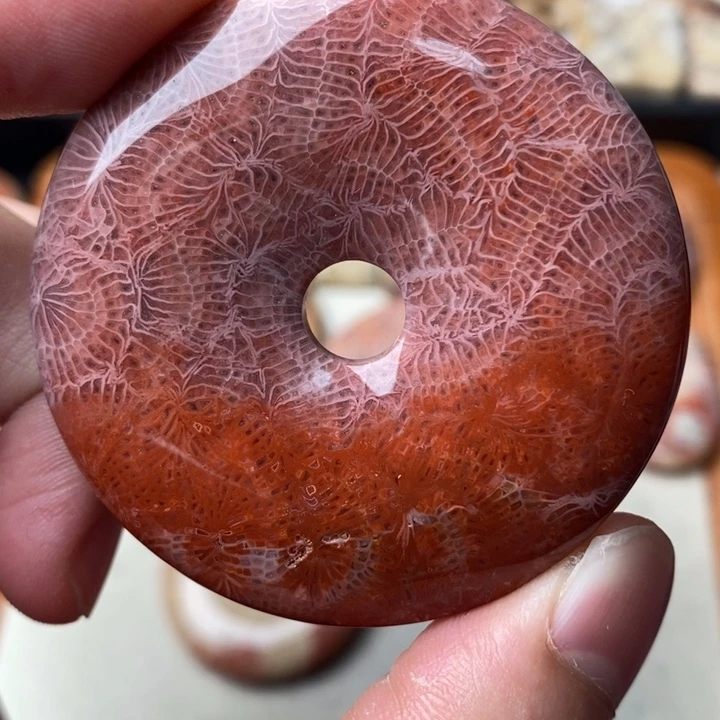 硅化玉颈饰足金镶嵌木**荫