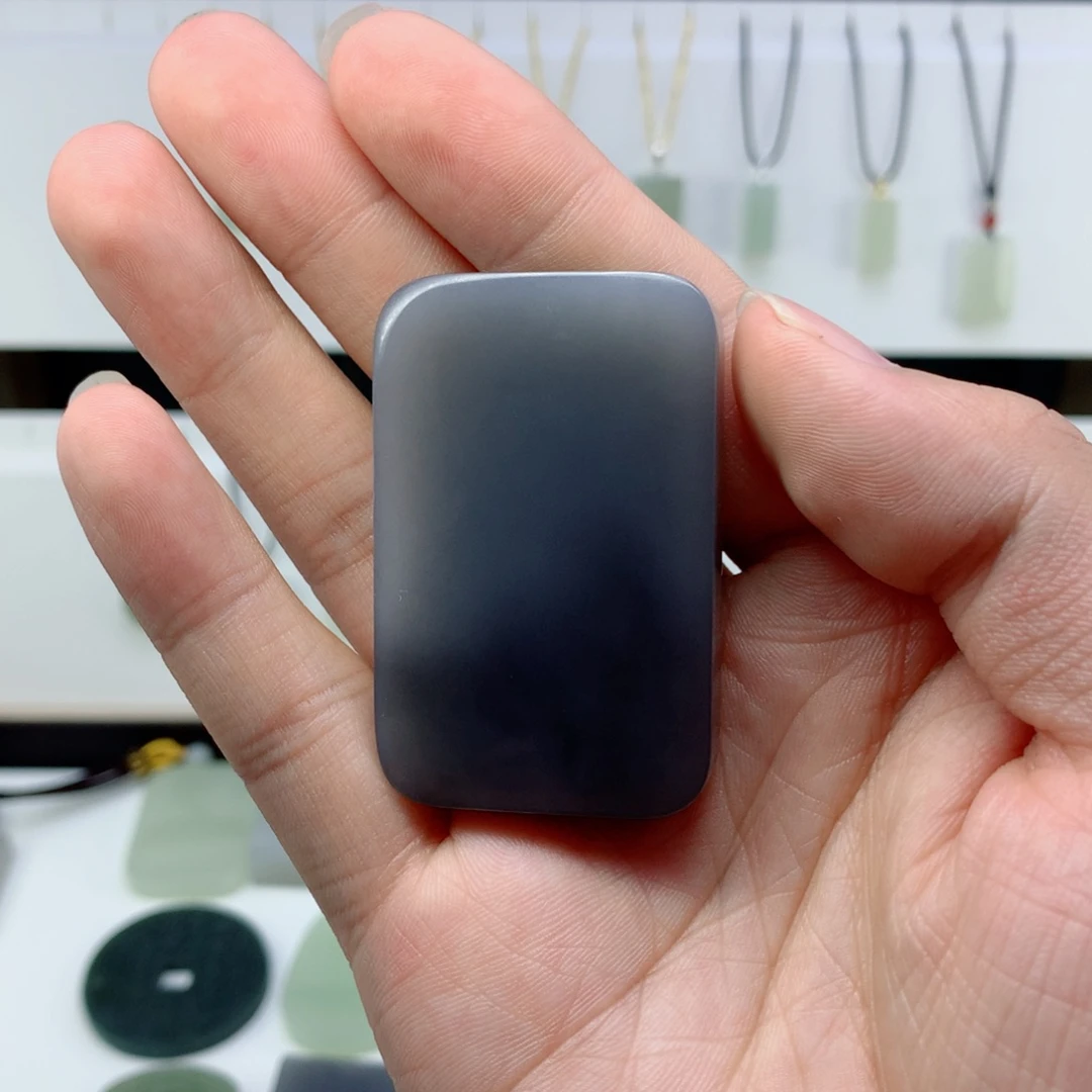 和田玉未镶嵌颈饰柏**琳