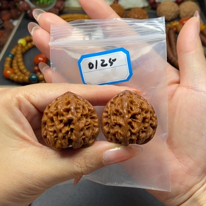 文玩核桃吊坠菩提