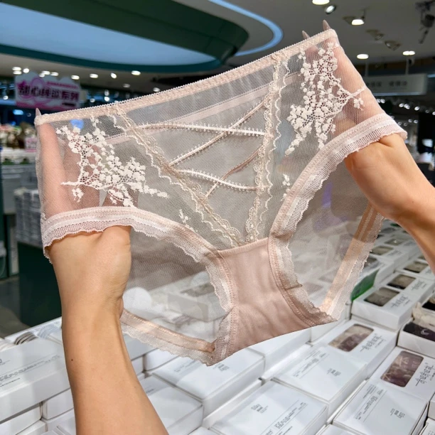 情人节心跳新款法式性感蕾丝女士三角中腰包臀舒适透气（80-130斤）
