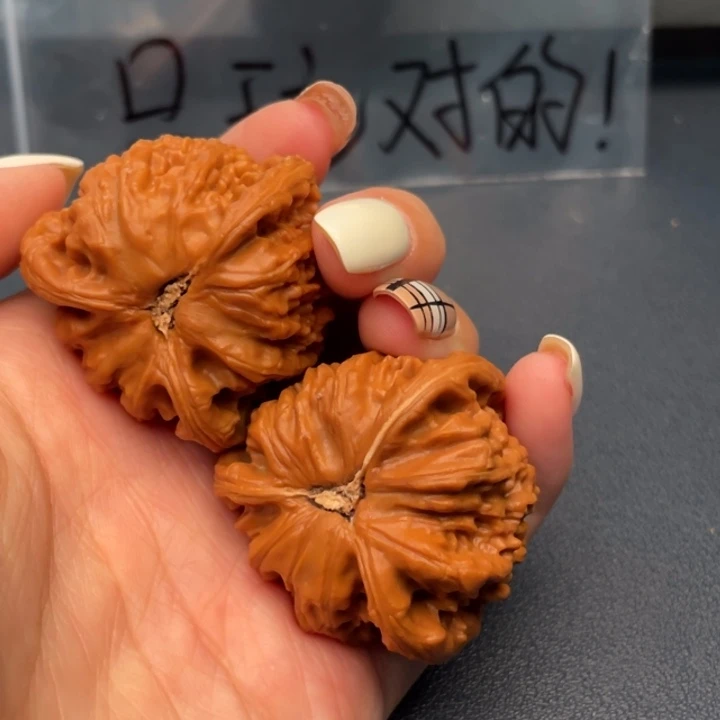 M***昭吊坠文玩核桃白狮子