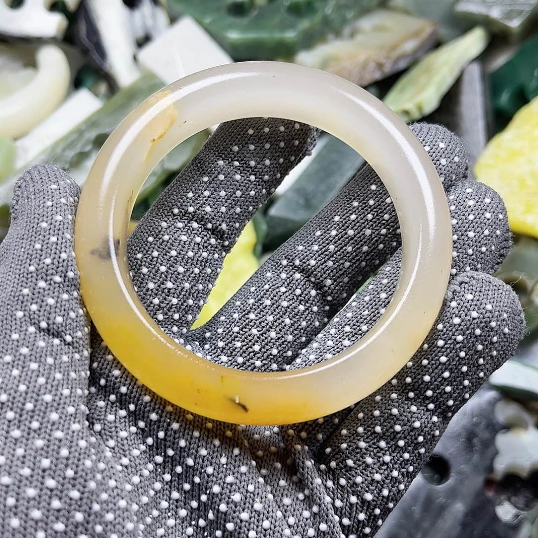 未镶嵌石英质玉（黄龙玉）颈饰@60