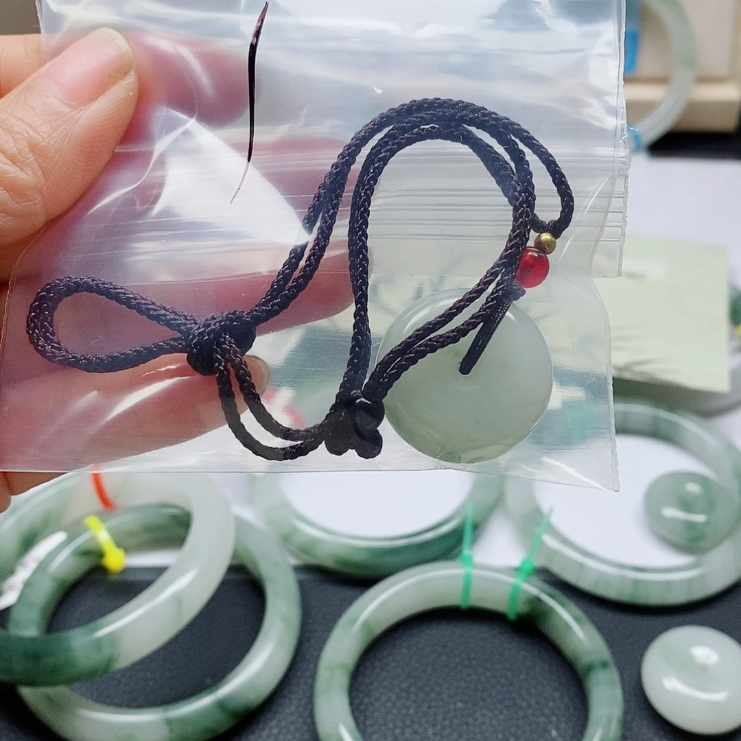 未镶嵌手镯石英质玉