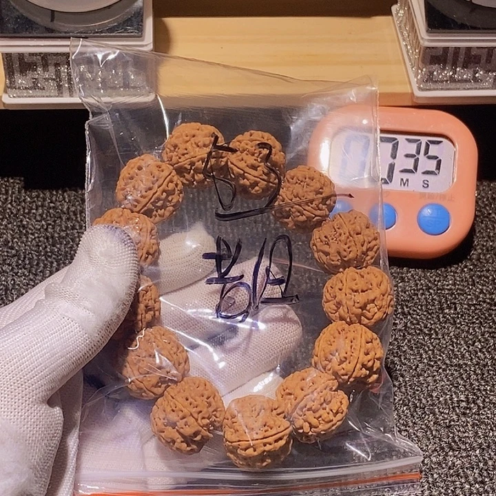 昔***惜吊坠金刚菩提我不敢看电视我在床