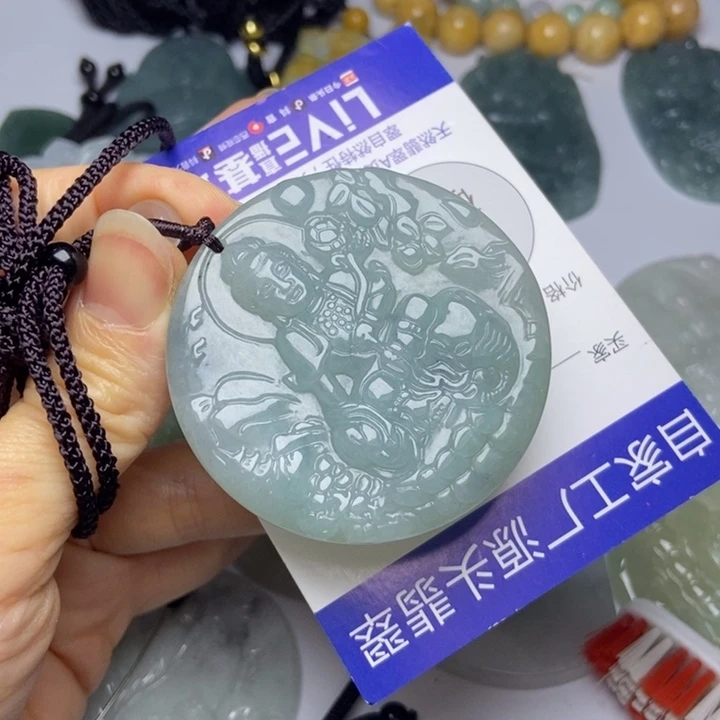 翡翠挂件未镶嵌翡翠