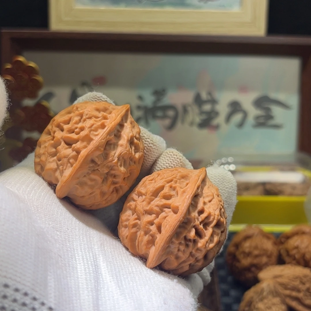 文玩核桃吊坠金牛