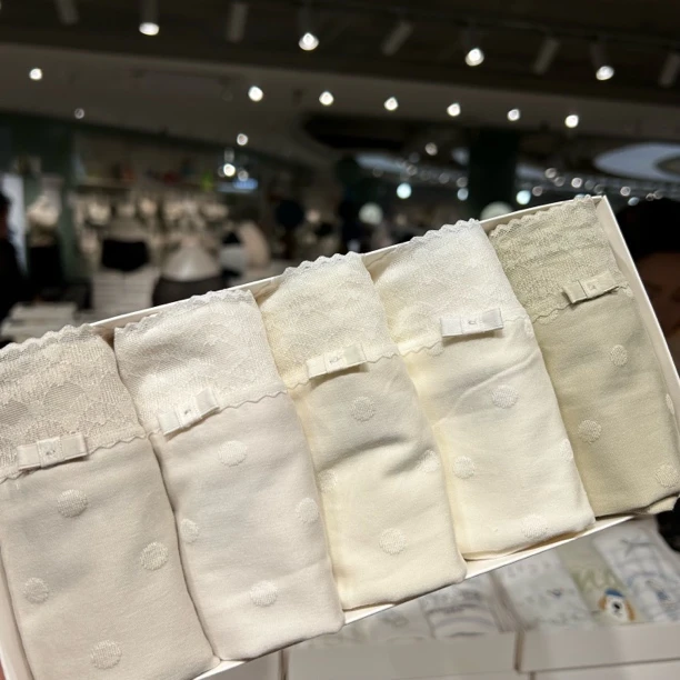 90-135斤 中高腰棉质舒适包臀女士内裤舒适透气三角裤女 圆点慕斯