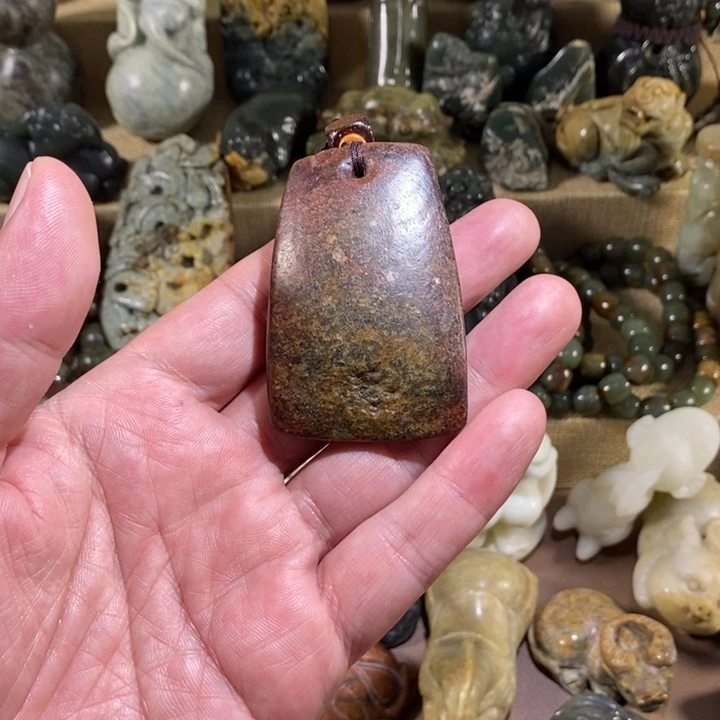 透闪石质玉未镶嵌挂件