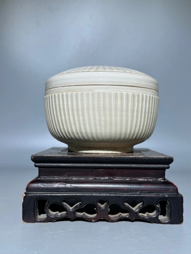 定窑深刻花盖盒！！