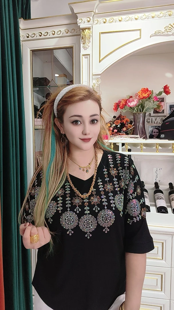 花钻好看衣服嘻嘻