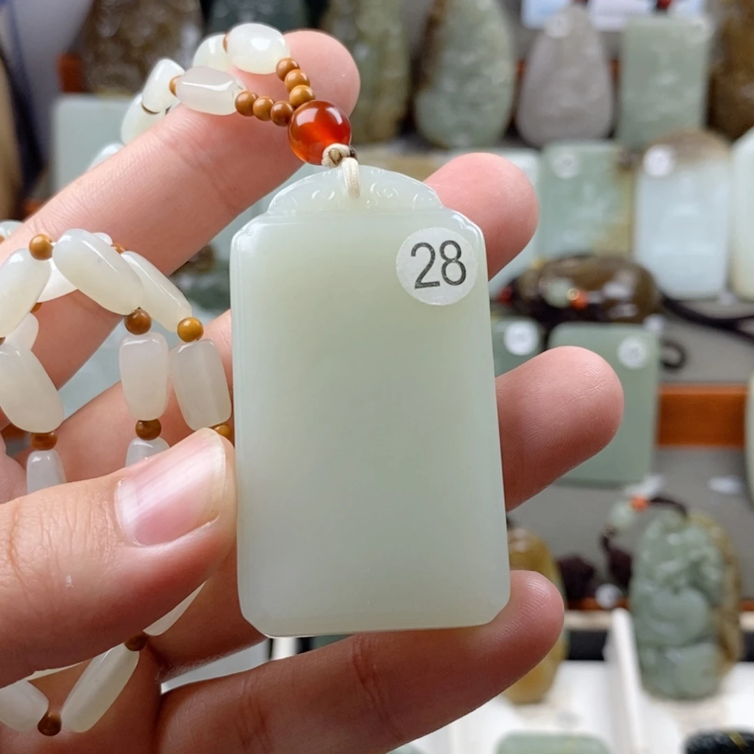 颈饰未镶嵌和田玉