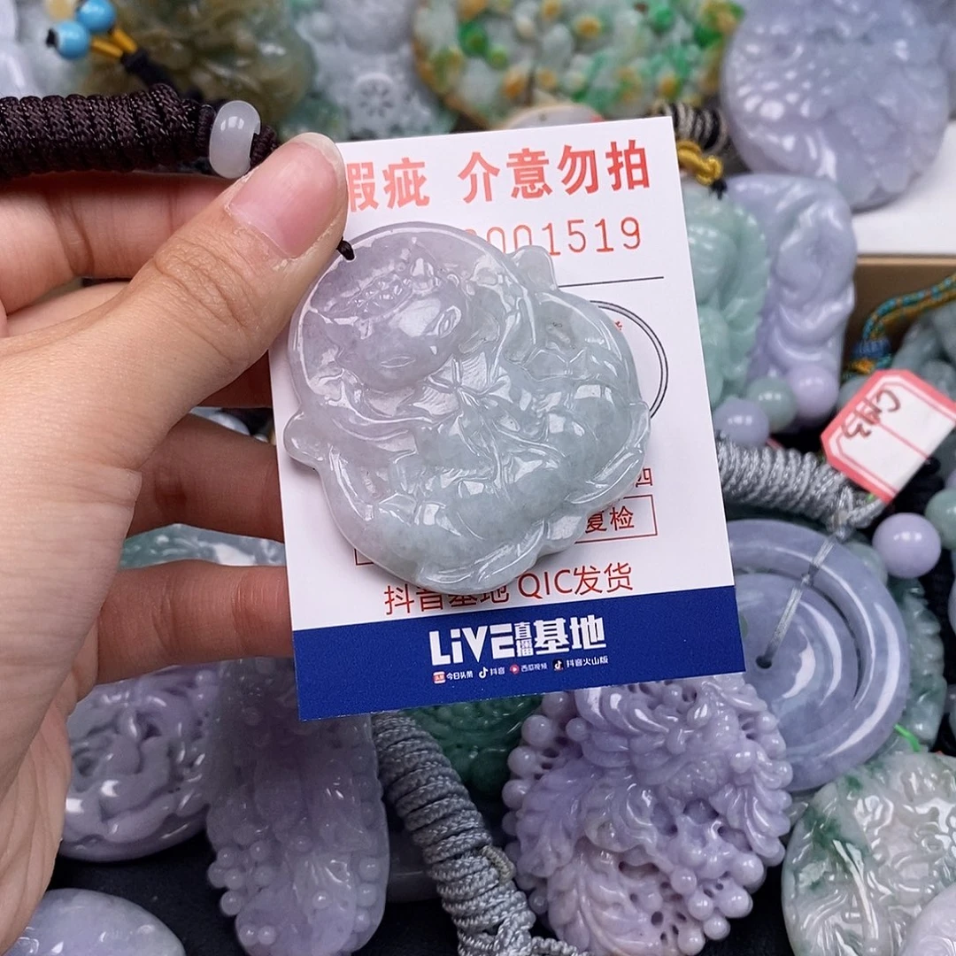 吊坠(不含链)未镶嵌翡翠
