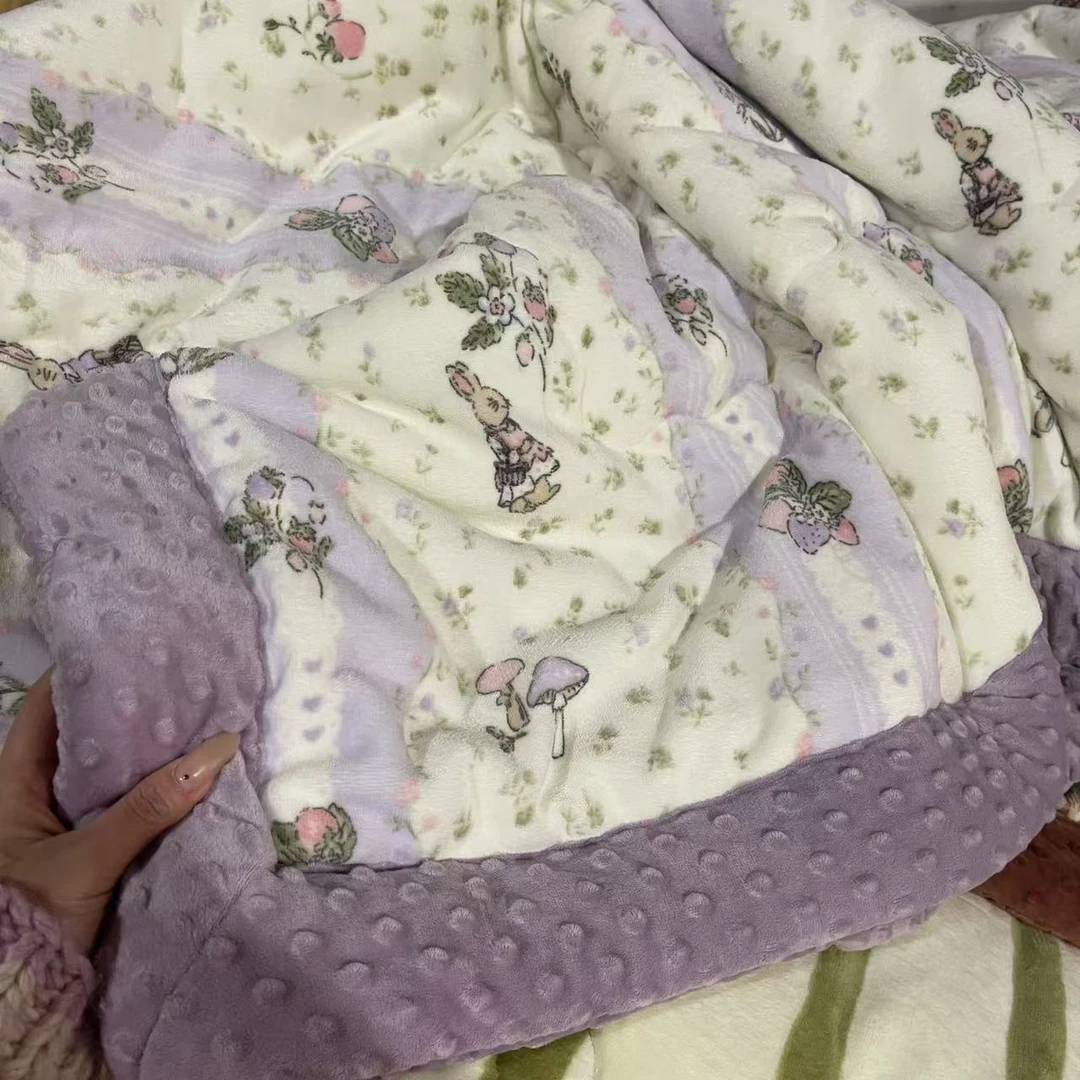 豆豆被，牛奶绒印花春秋被。6.4斤，微脏多功能