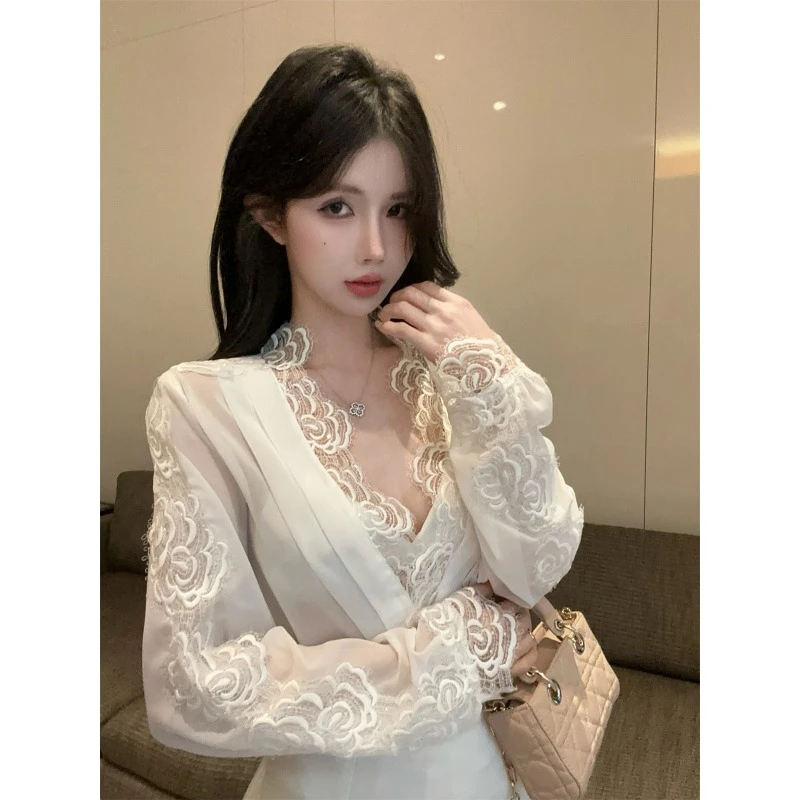 纯欲辣妹性感v领上衣女早春小香风蕾丝衬衫高级感宫廷风雪纺衬衣