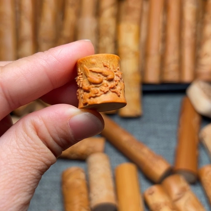 实心竹雕刻手把件