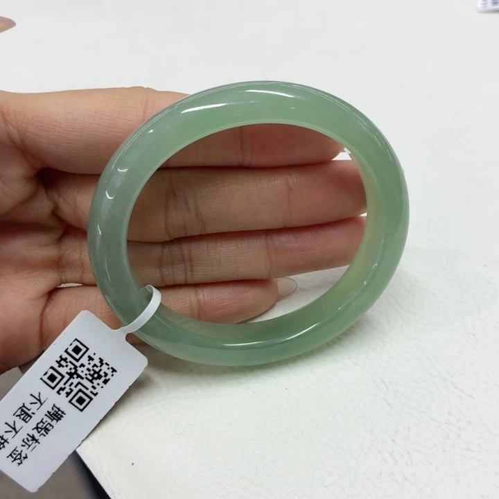 翡翠未镶嵌手镯缅甸翡翠手镯52.2贵妃