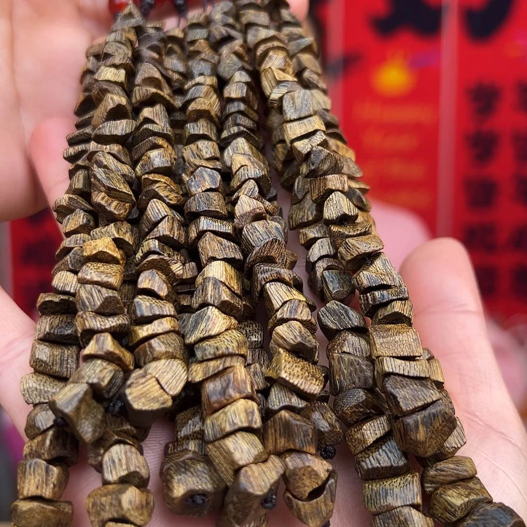 沉香吊坠海南白奇楠金丝红油天然壳子车挂多样 性发货一条