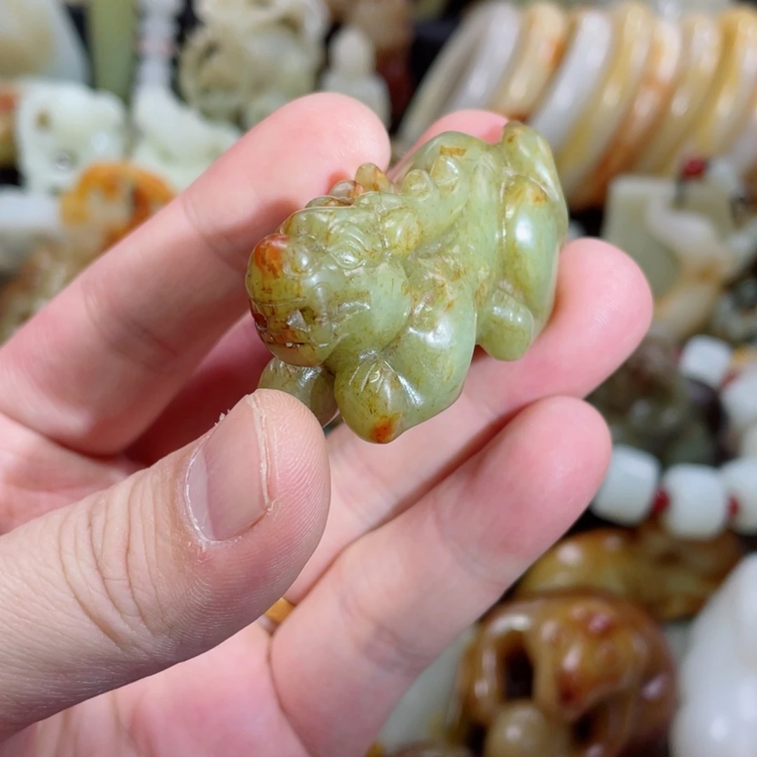 和田玉未镶嵌把件