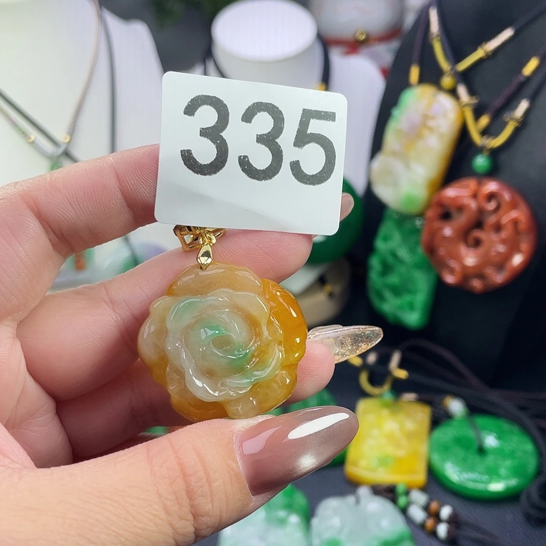 翡翠未镶嵌吊坠(赠链)