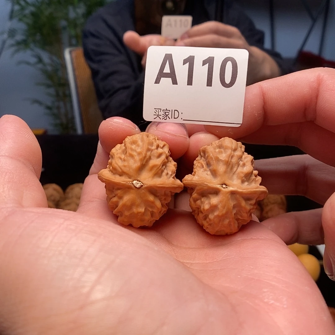 文玩核桃吊坠黄松峪36