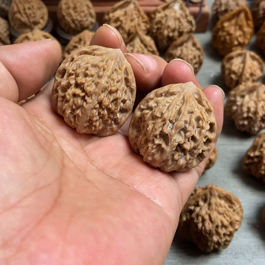 文玩核桃吊坠望月狮子头36尺