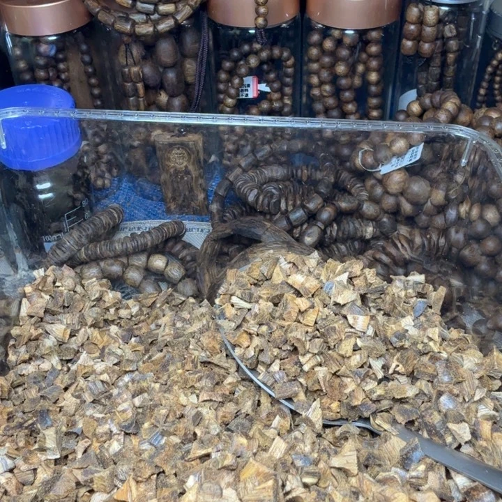 树脂制品A****N乌身碎料老料