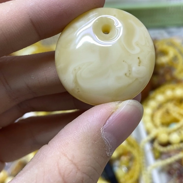 蜜蜡未镶嵌裸石吊坠