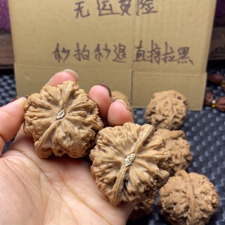 @***物吊坠文玩核桃粗筋尖有黄