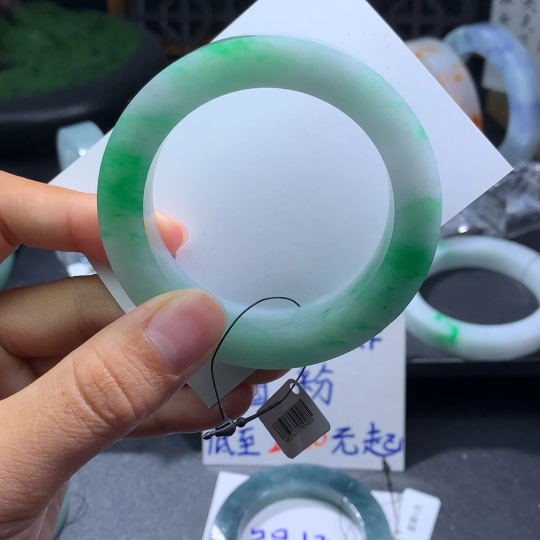未镶嵌翡翠手镯定制翡翠