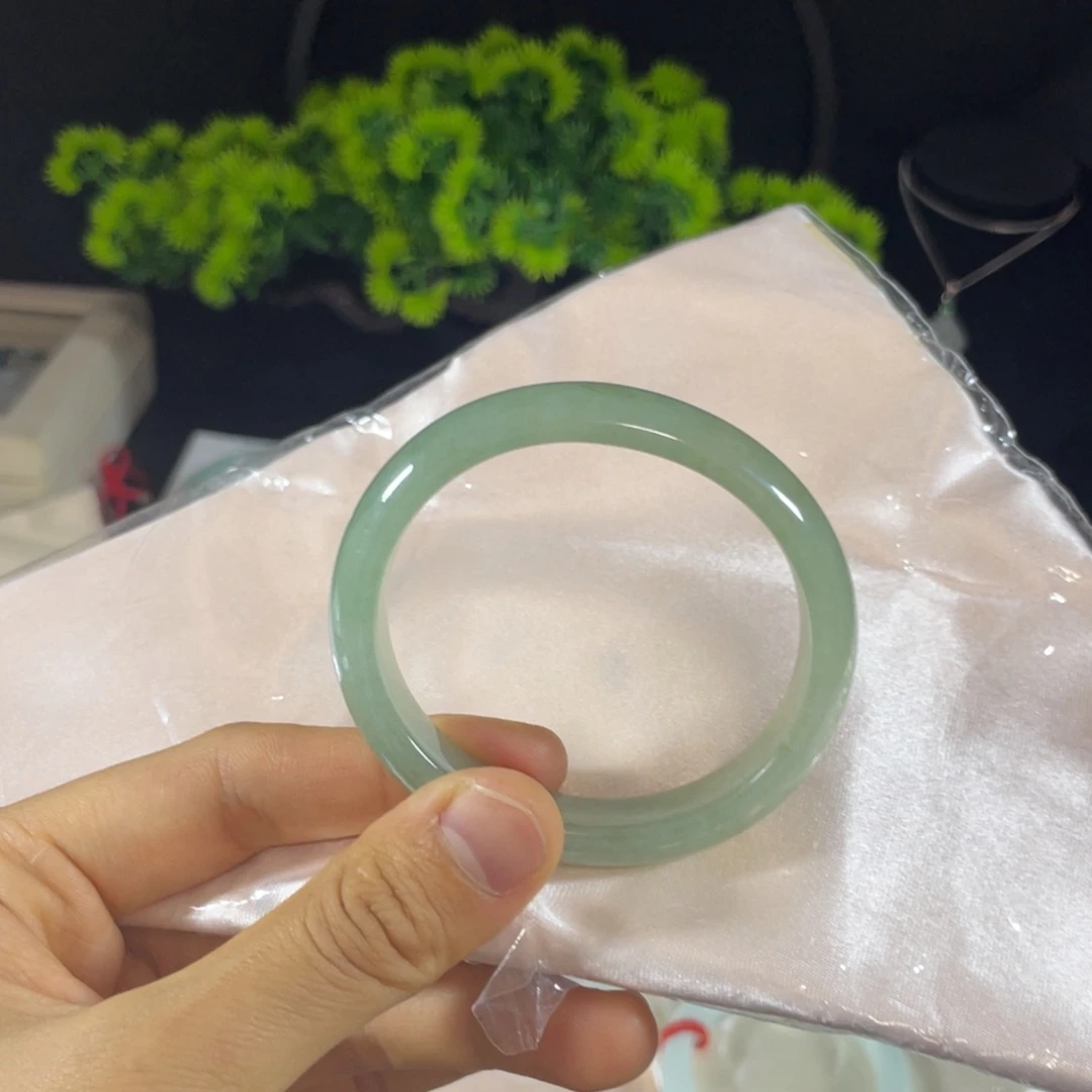 未镶嵌手镯翡翠天然翡翠手镯