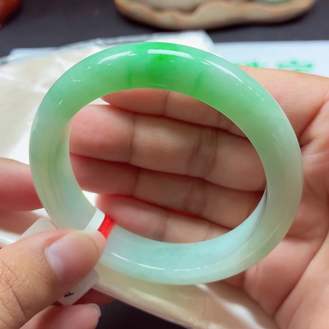 翡翠未镶嵌手镯天然缅甸A货翡翠（高货微瑕）