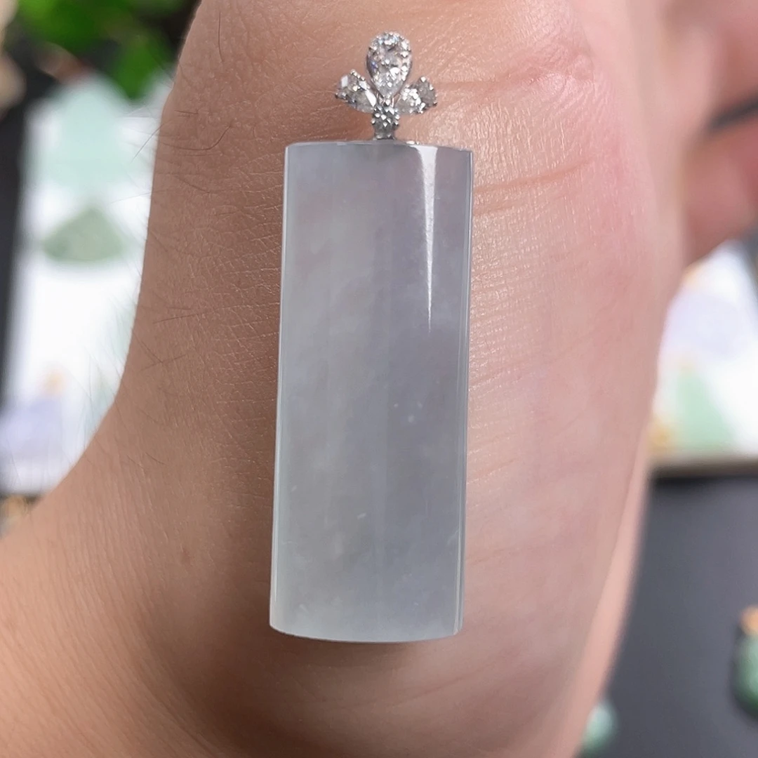 大***大翡翠18K金镶嵌颈饰