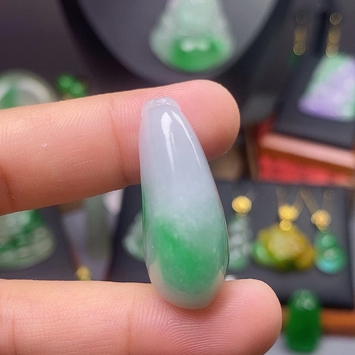 吊坠(赠链)未镶嵌翡翠