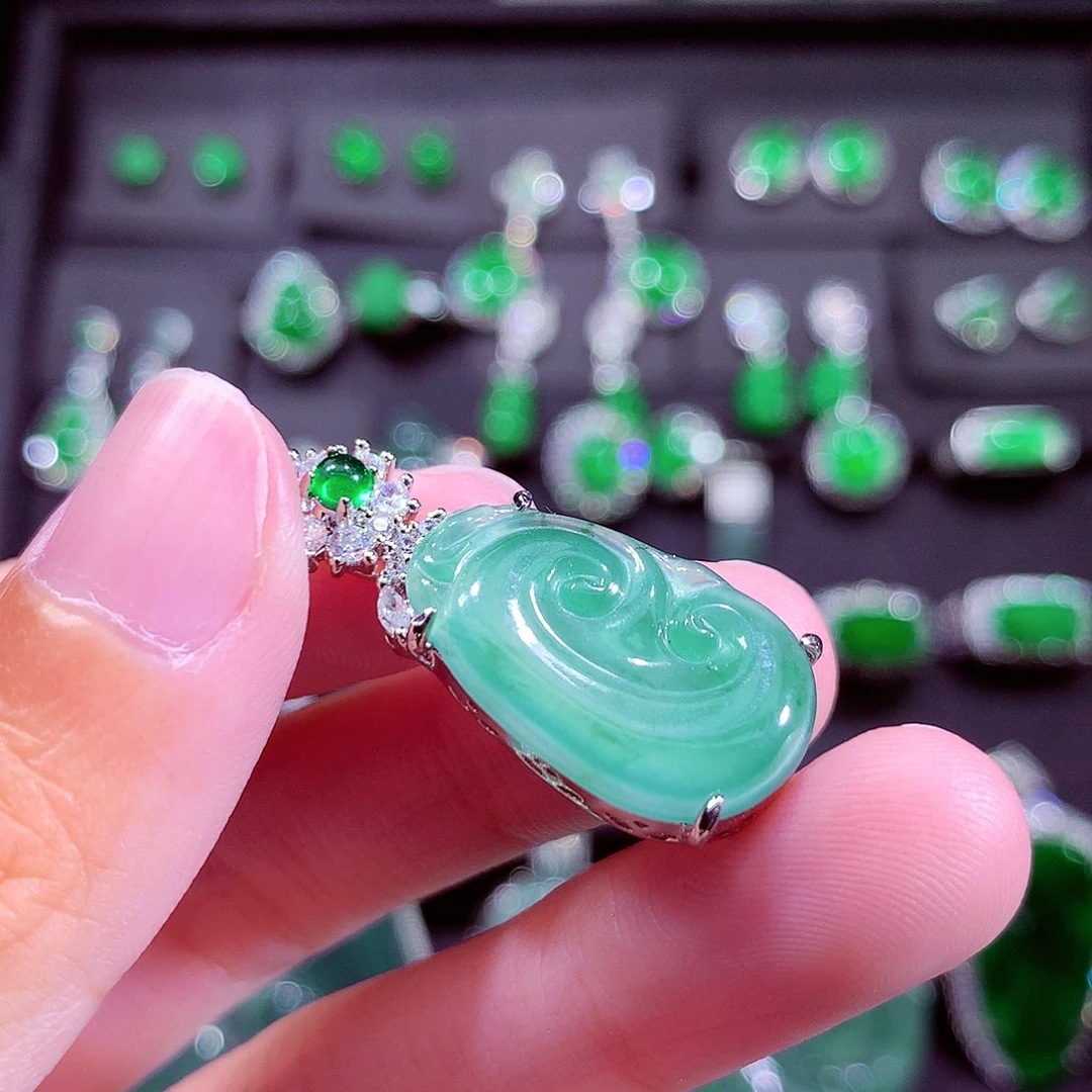 颈饰未镶嵌翡翠天然