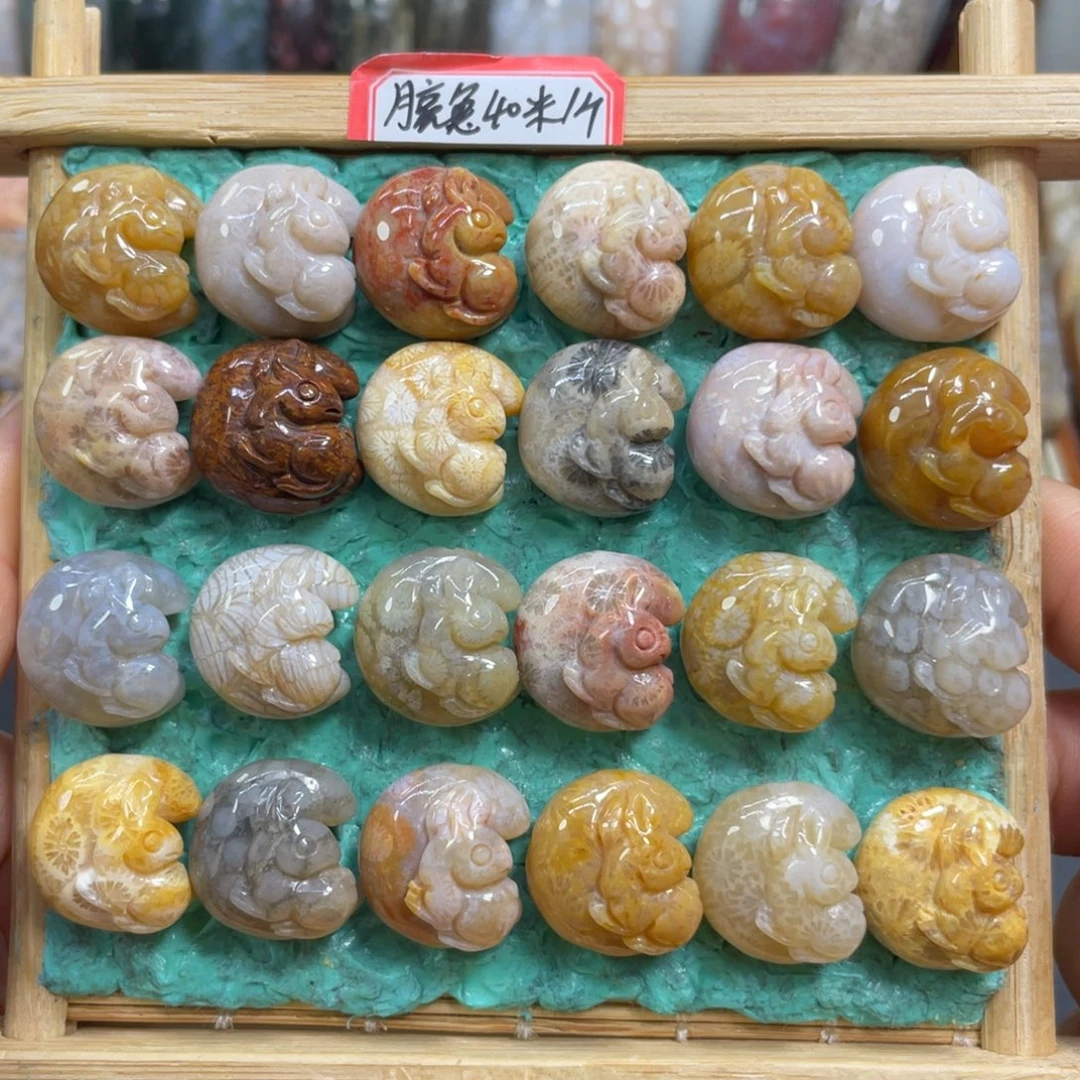 硅化玉未镶嵌颈饰月亮兔40米1个