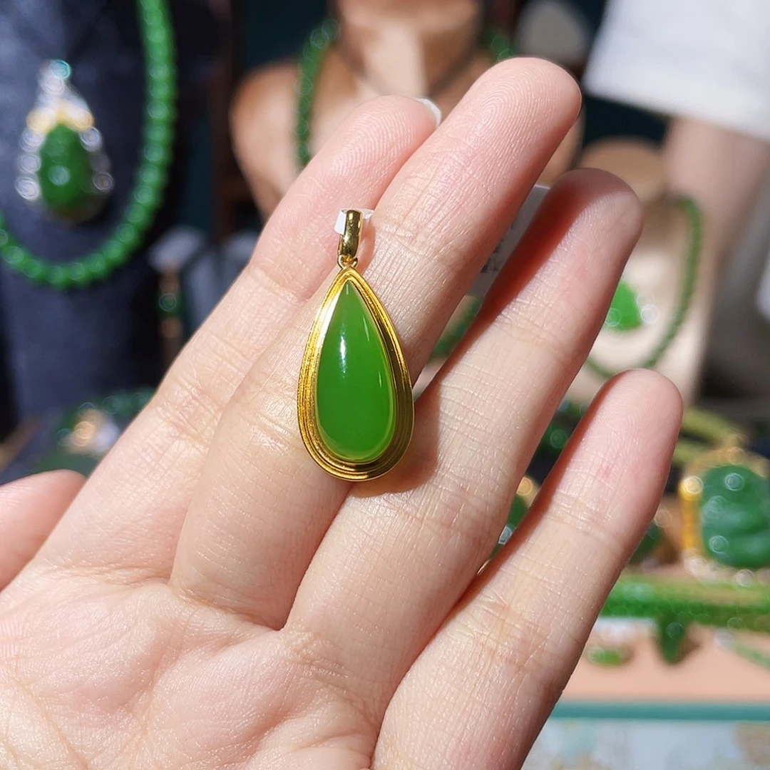 和田玉（碧玉）18K金镶嵌颈饰