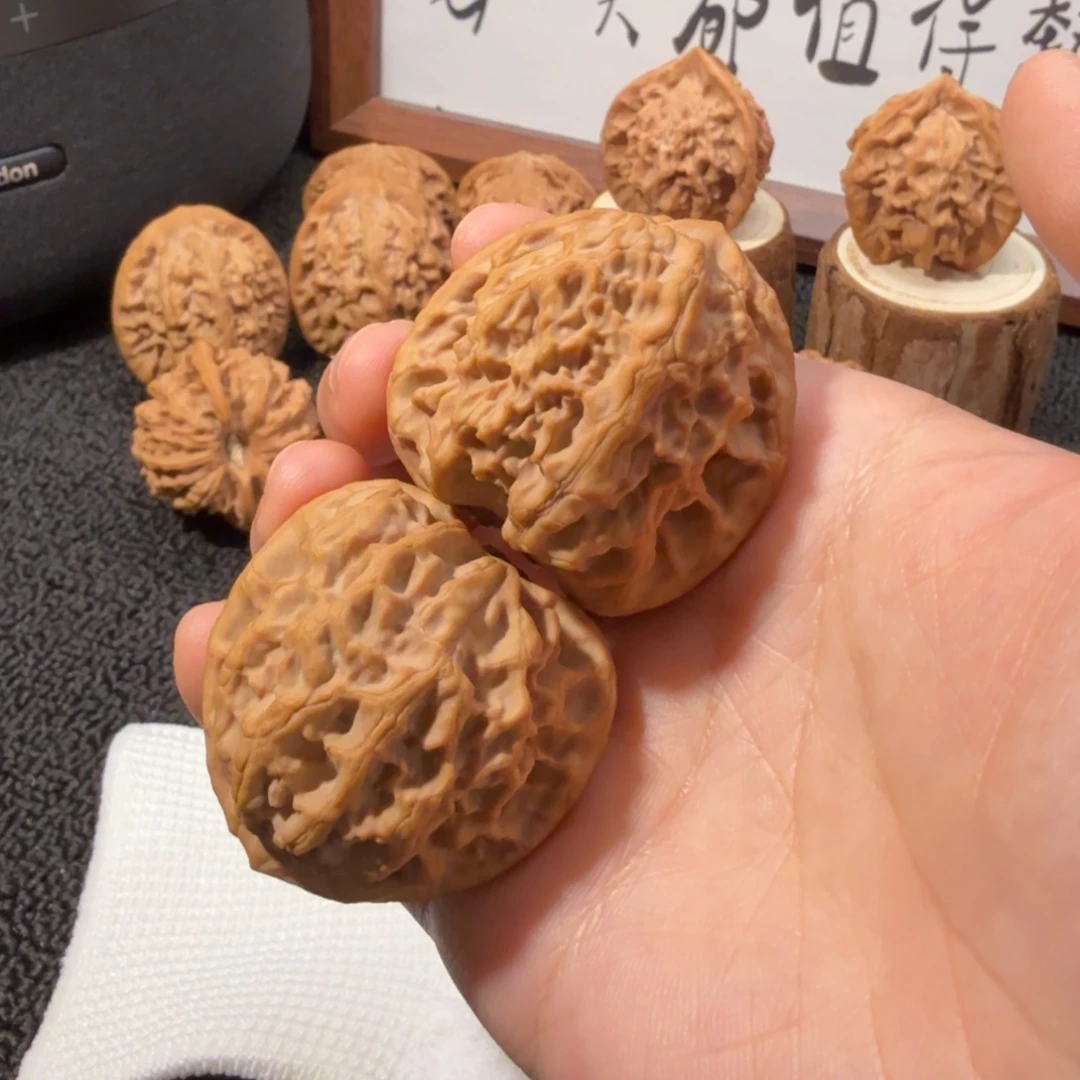 文玩核桃把件39+梨木台